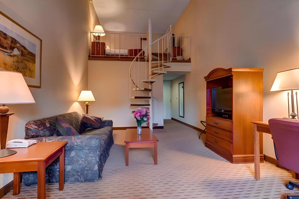 King Studio with Sofa Bed interior
